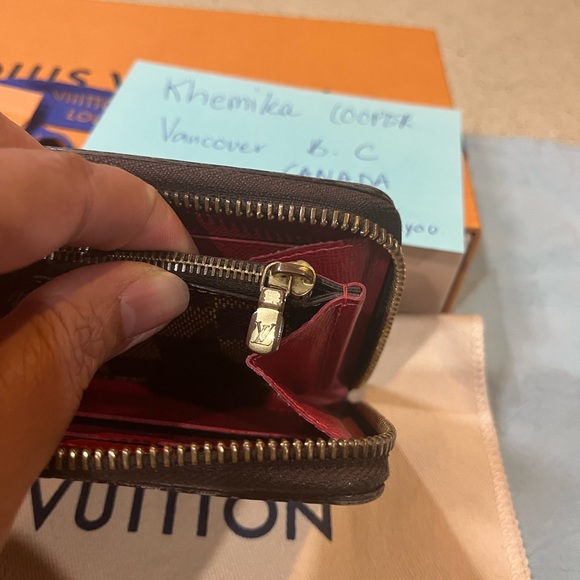 Lv wallet 💯 % Authentic - Picture 9 of 10